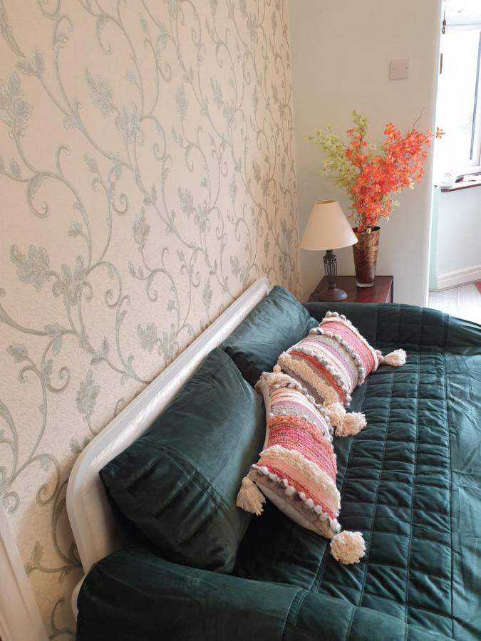 Beautiful Double En-Suite Room, Separate Entrance, Ilford, Central Line Gants Hill, Free Parking 外观 照片