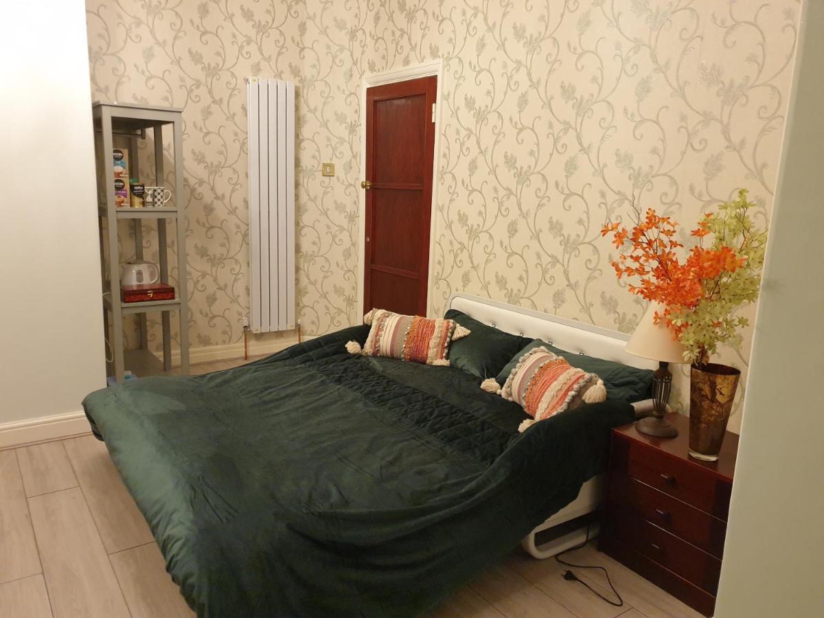 Beautiful Double En-Suite Room, Separate Entrance, Ilford, Central Line Gants Hill, Free Parking 外观 照片