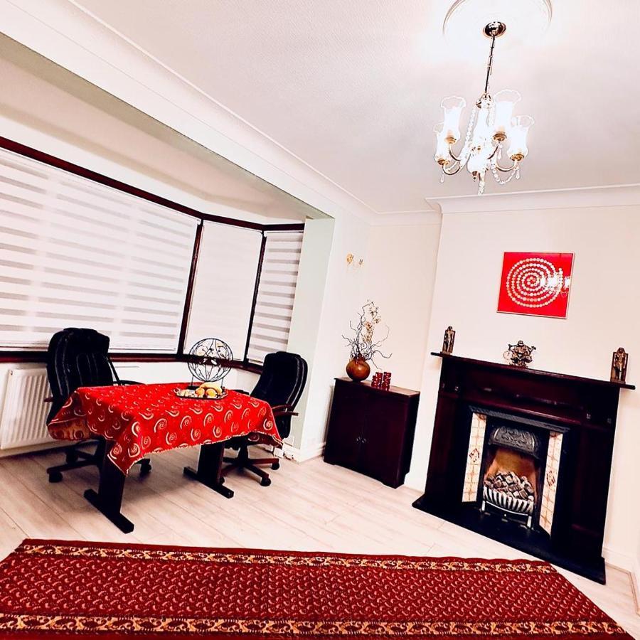 Beautiful Double En-Suite Room, Separate Entrance, Ilford, Central Line Gants Hill, Free Parking 外观 照片