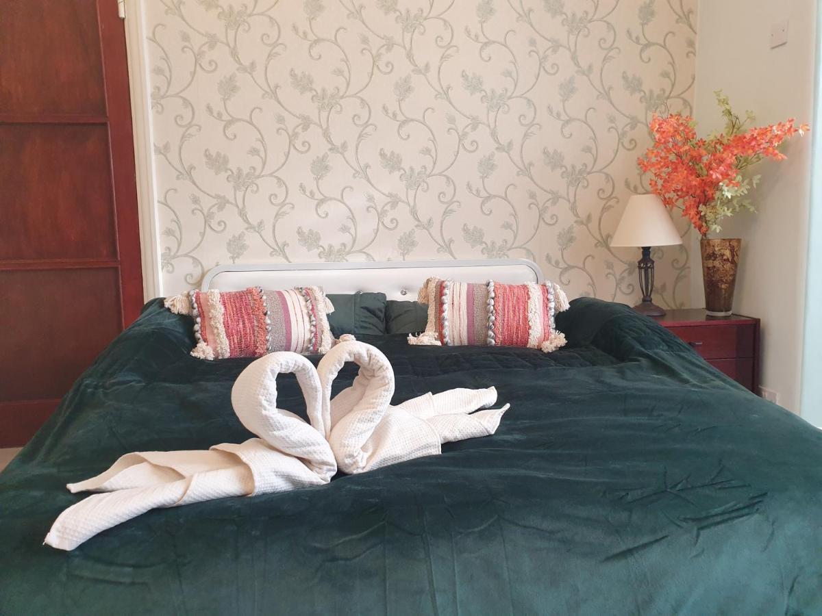 Beautiful Double En-Suite Room, Separate Entrance, Ilford, Central Line Gants Hill, Free Parking 外观 照片
