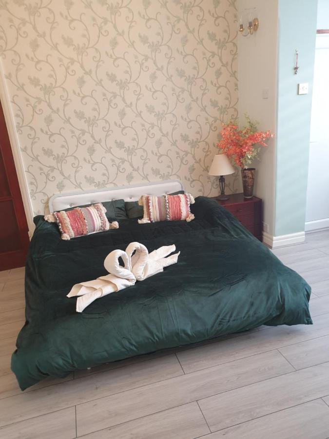 Beautiful Double En-Suite Room, Separate Entrance, Ilford, Central Line Gants Hill, Free Parking 外观 照片