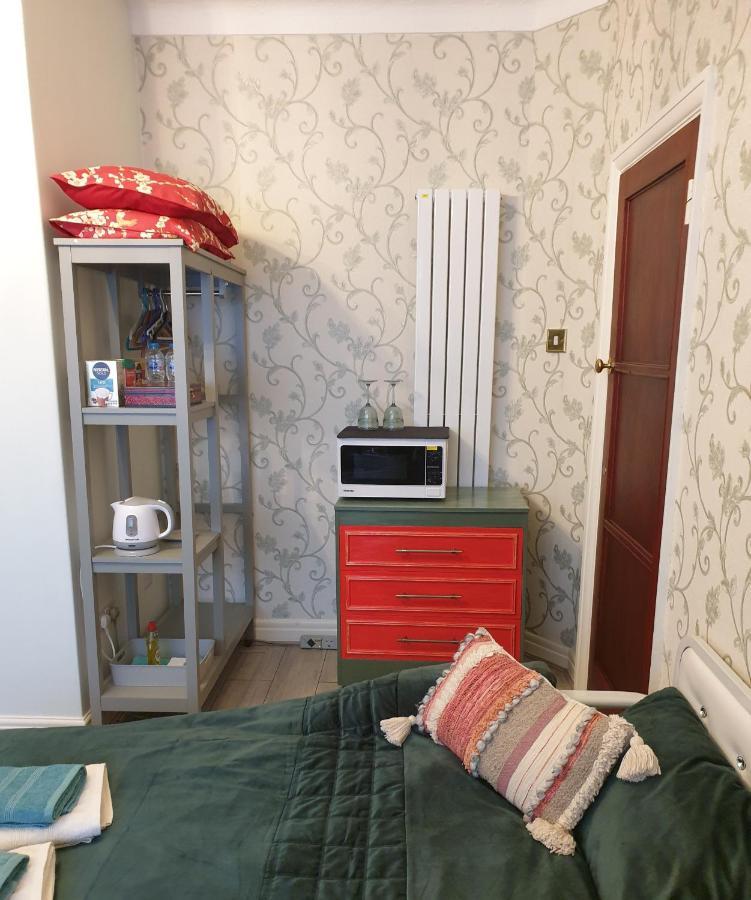 Beautiful Double En-Suite Room, Separate Entrance, Ilford, Central Line Gants Hill, Free Parking 外观 照片
