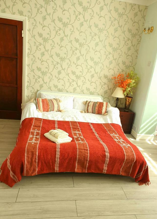 Beautiful Double En-Suite Room, Separate Entrance, Ilford, Central Line Gants Hill, Free Parking 外观 照片