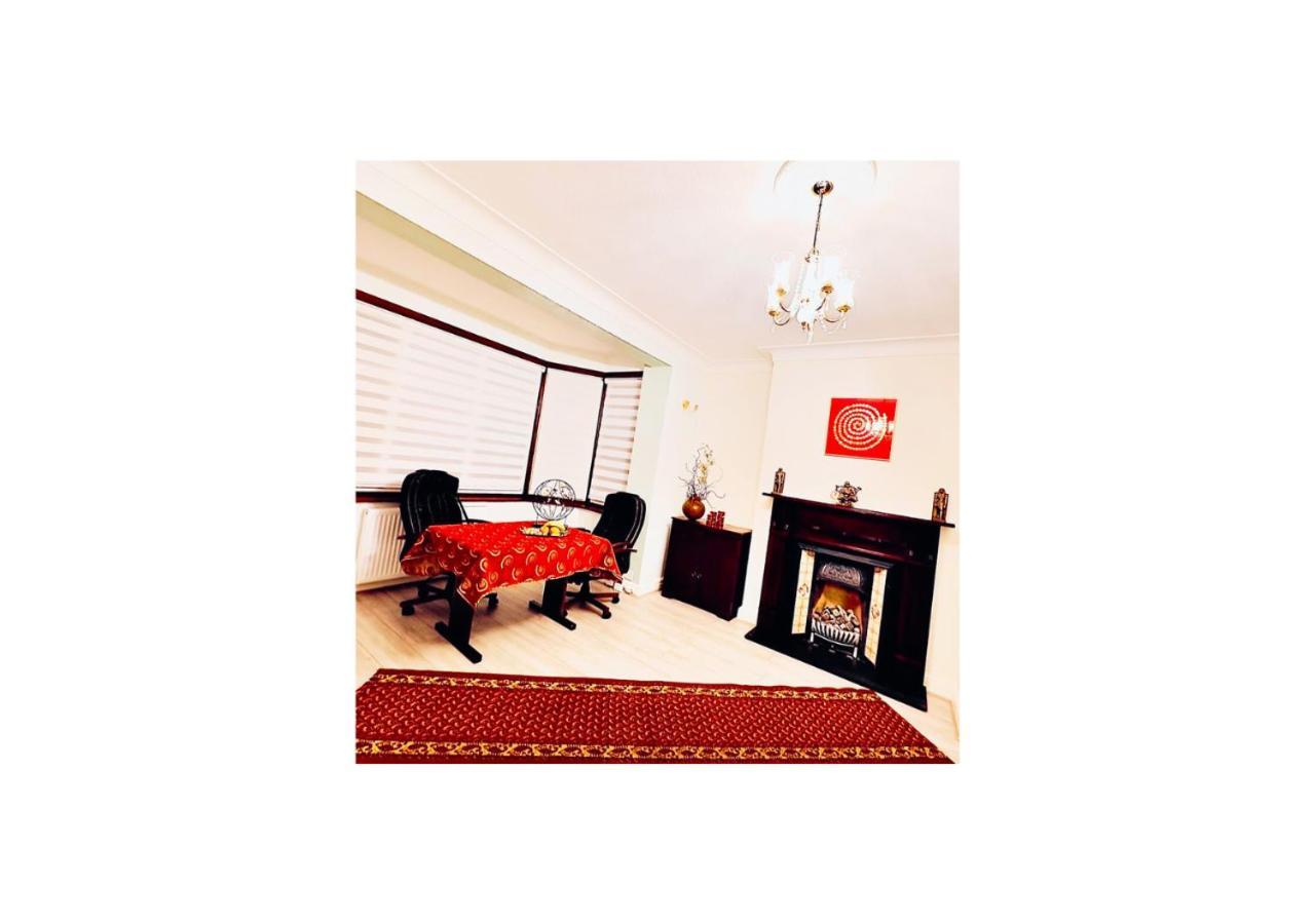 Beautiful Double En-Suite Room, Separate Entrance, Ilford, Central Line Gants Hill, Free Parking 外观 照片