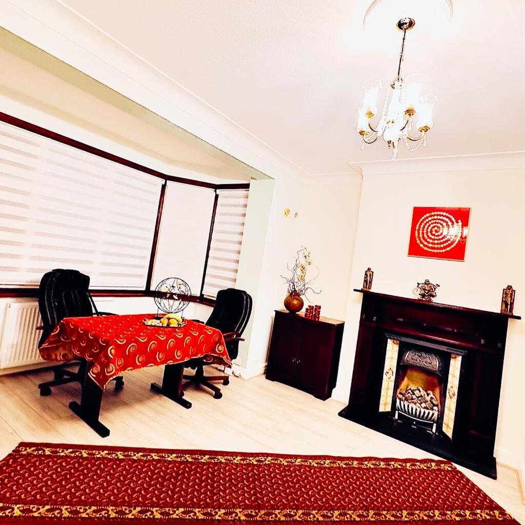 Beautiful Double En-Suite Room, Separate Entrance, Ilford, Central Line Gants Hill, Free Parking 外观 照片